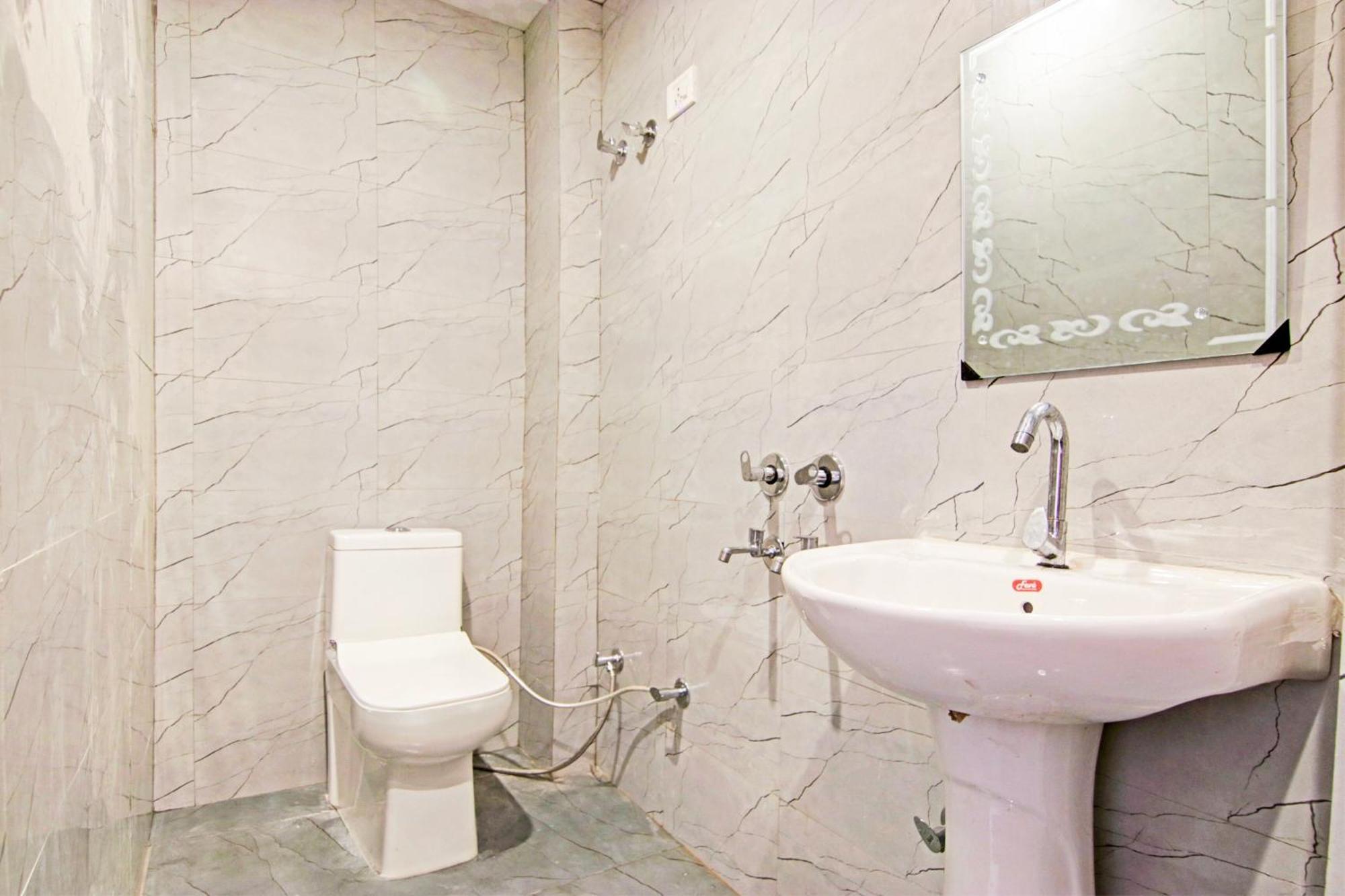 Hotel O Granville Yeni Delhi Dış mekan fotoğraf